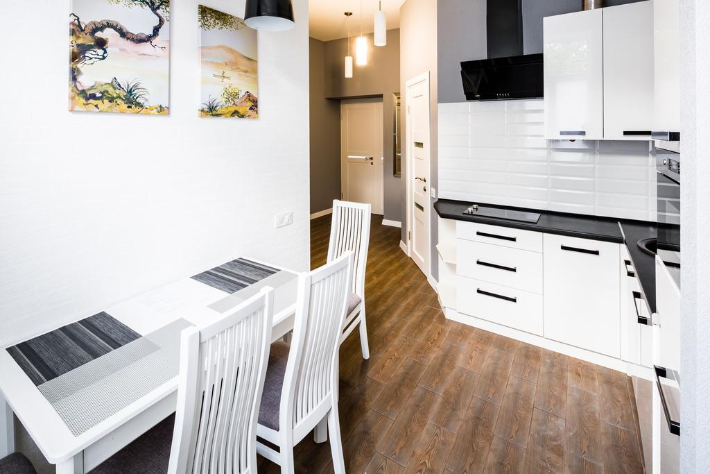 Avangard Kulisha 15 Apart Lviv Exteriör bild